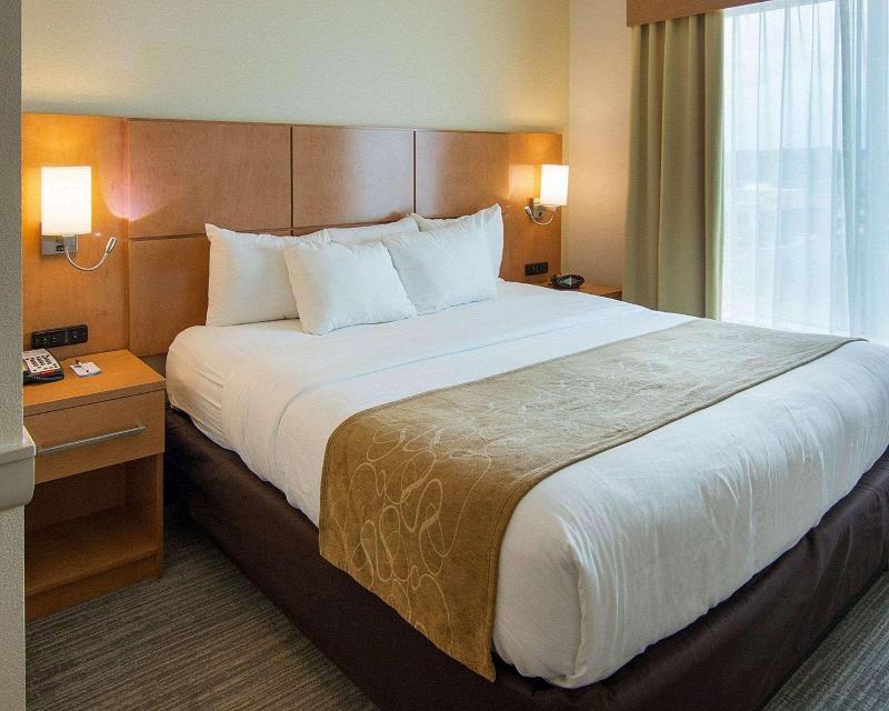 Comfort Suites Bossier City - Shreveport East image
