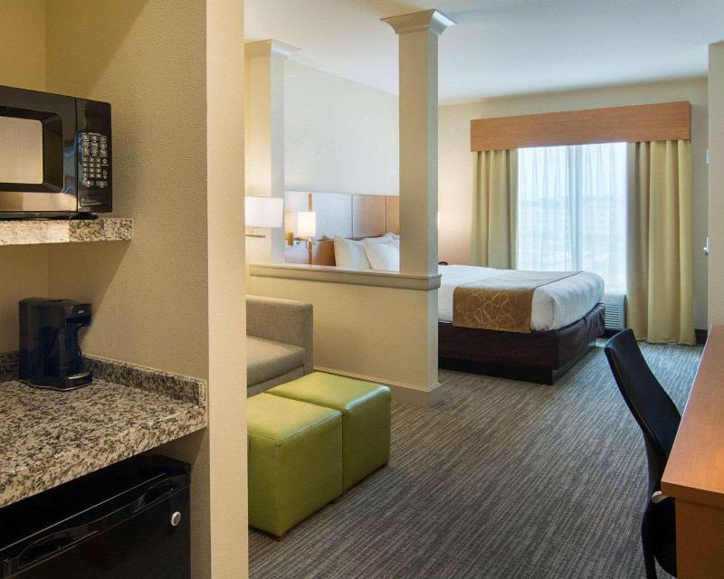 Comfort Suites Bossier City - Shreveport East image
