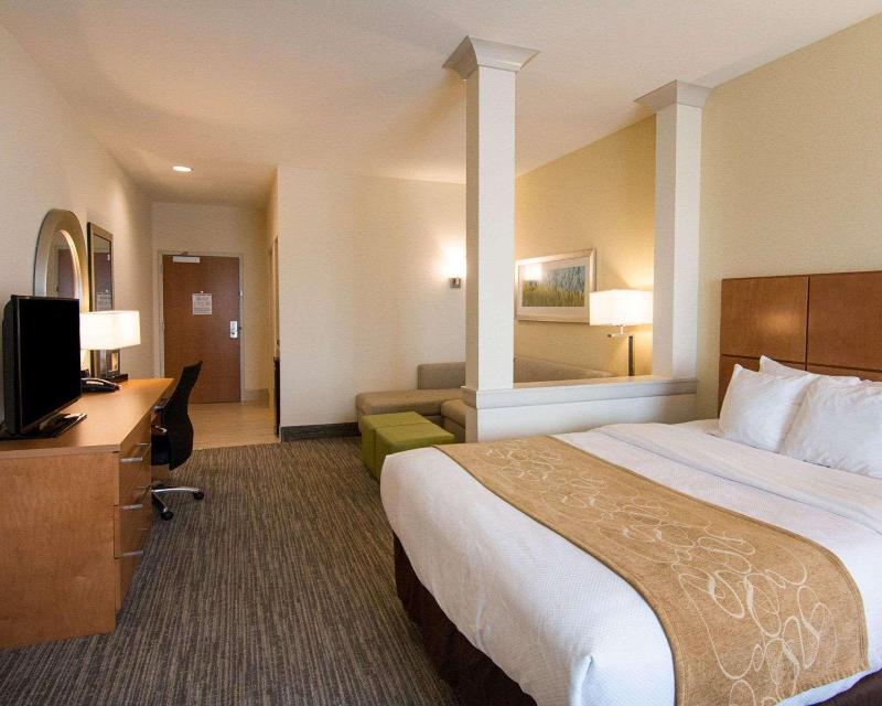 Comfort Suites Bossier City - Shreveport East image