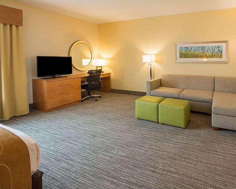 Comfort Suites Bossier City - Shreveport East image