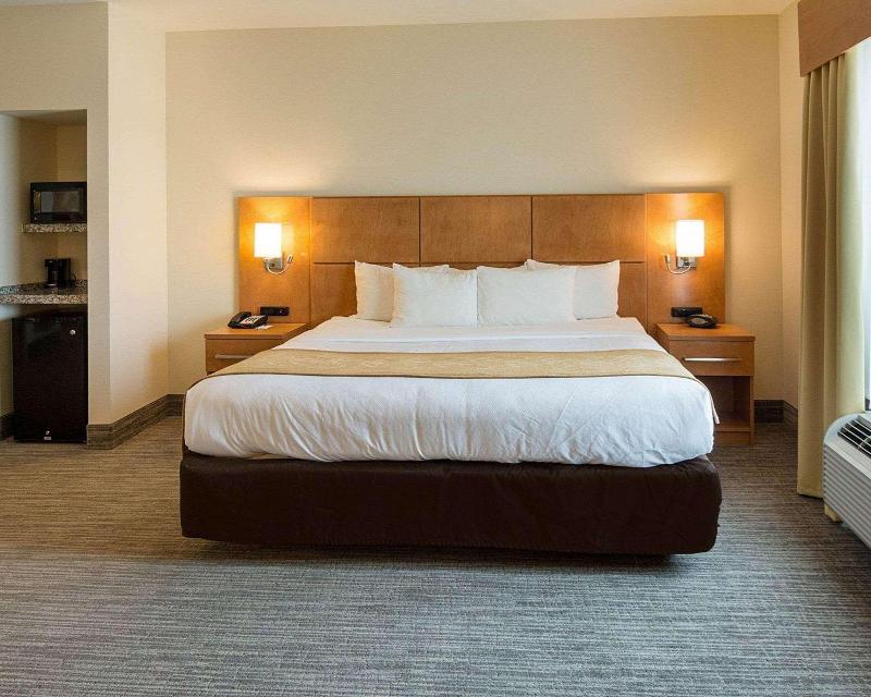 Comfort Suites Bossier City - Shreveport East image