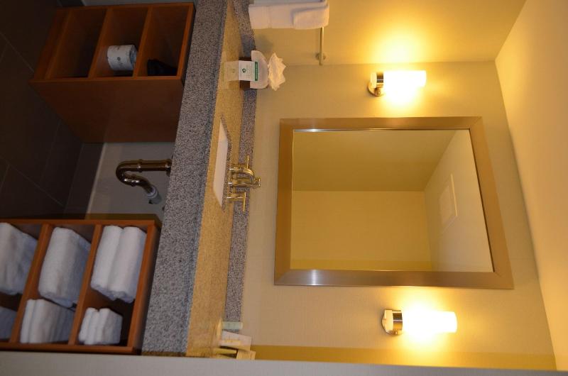 Comfort Suites Bossier City - Shreveport East image