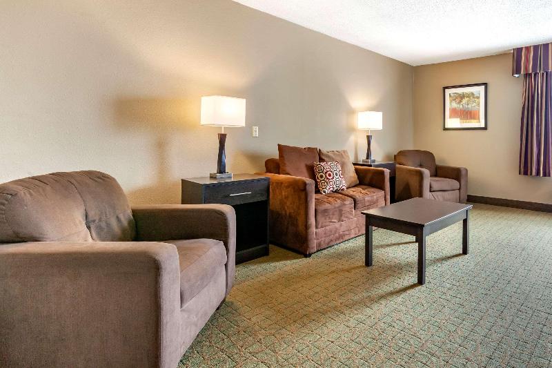 Quality Inn & Suites Escanaba North image
