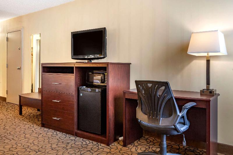 Quality Inn & Suites Escanaba North image