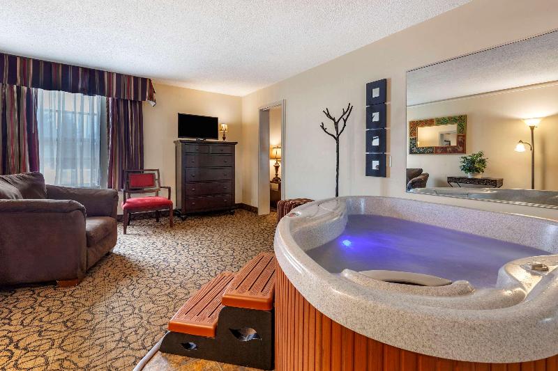 Quality Inn & Suites Escanaba North image