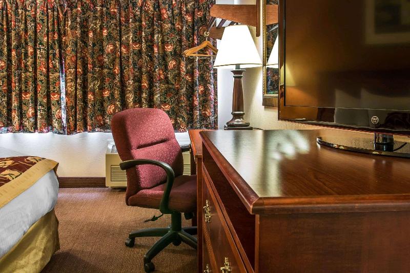 Rodeway Inn Muskegon Area image
