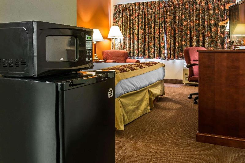 Rodeway Inn Muskegon Area image
