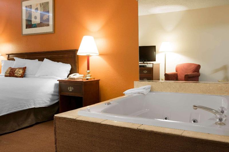 Rodeway Inn Muskegon Area image