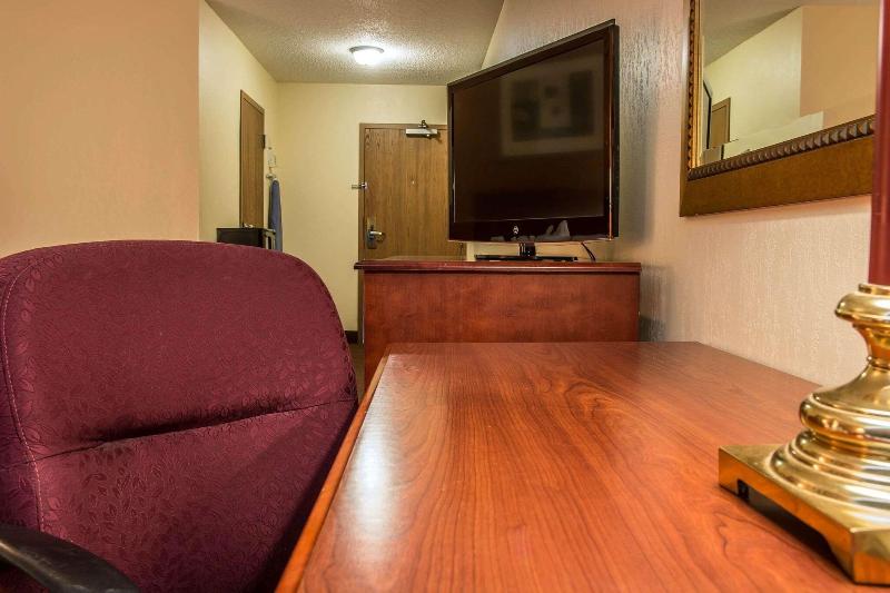 Rodeway Inn Muskegon Area image