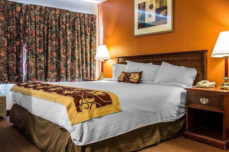 Rodeway Inn Muskegon Area image