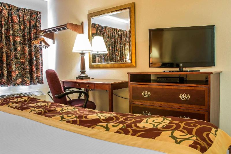 Rodeway Inn Muskegon Area image