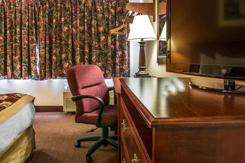 Rodeway Inn Muskegon Area image
