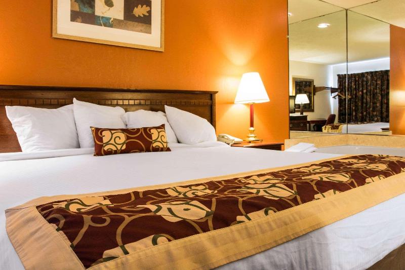 Rodeway Inn Muskegon Area image