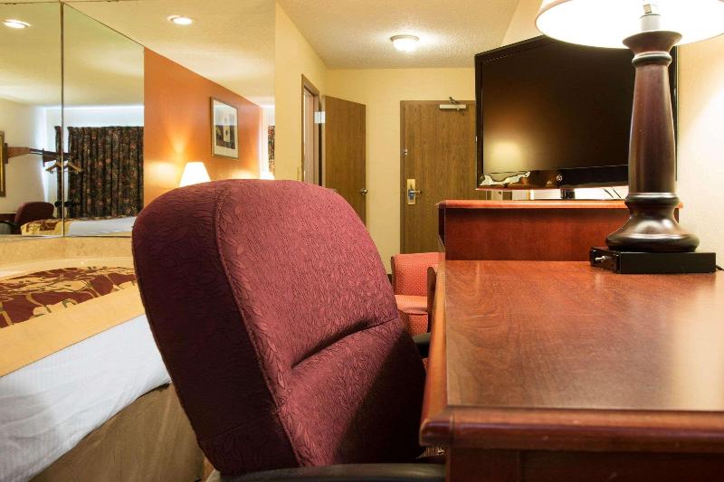 Rodeway Inn Muskegon Area image
