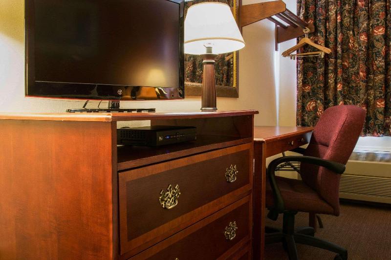 Rodeway Inn Muskegon Area image