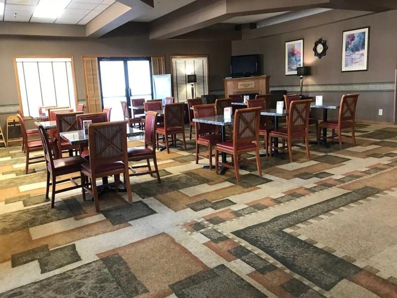 Norwood Inn & Suites Eagan