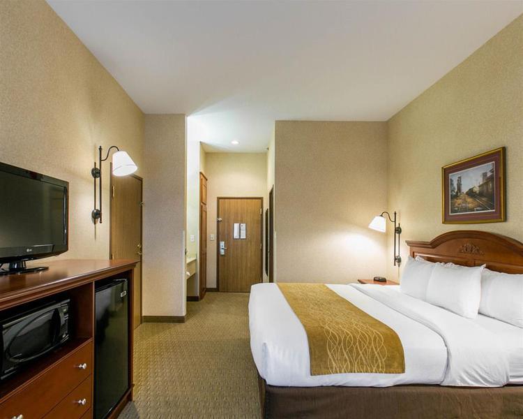 Comfort Inn Warrensburg Station image