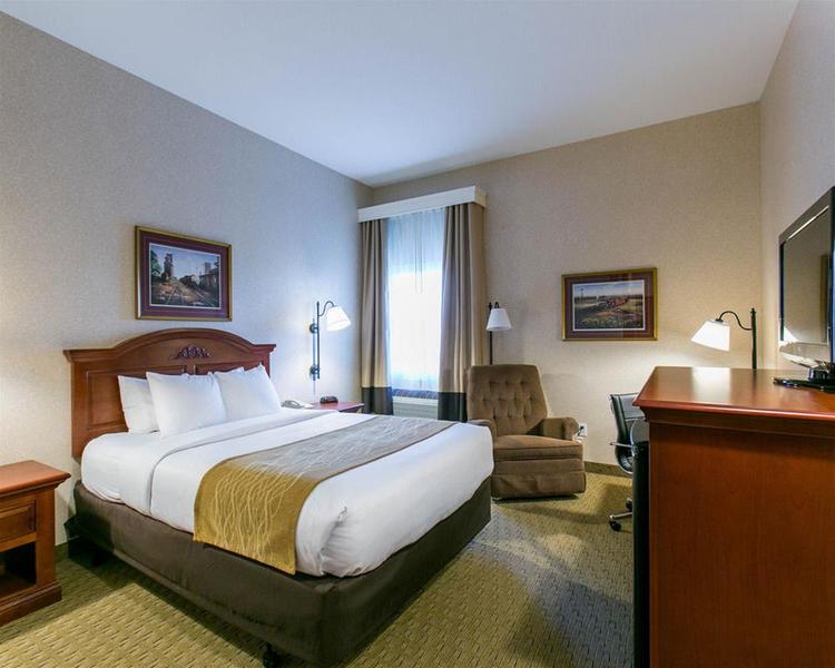 Comfort Inn Warrensburg Station image