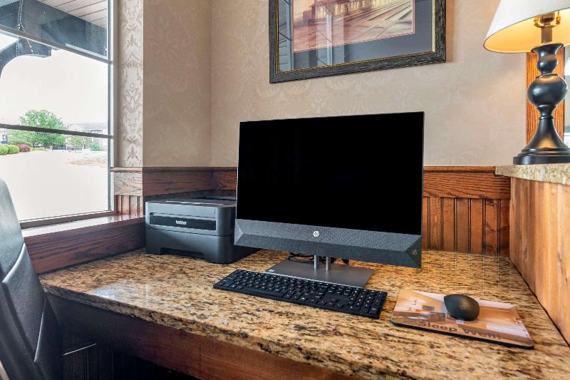 Comfort Inn Warrensburg Station image