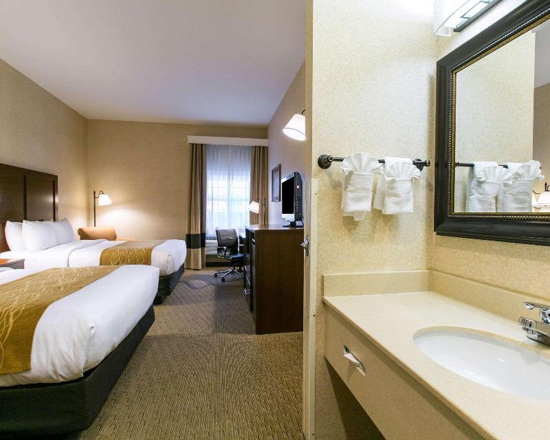 Comfort Inn Warrensburg Station image