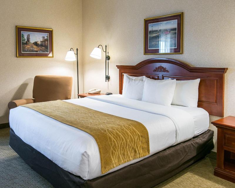 Comfort Inn Warrensburg Station image