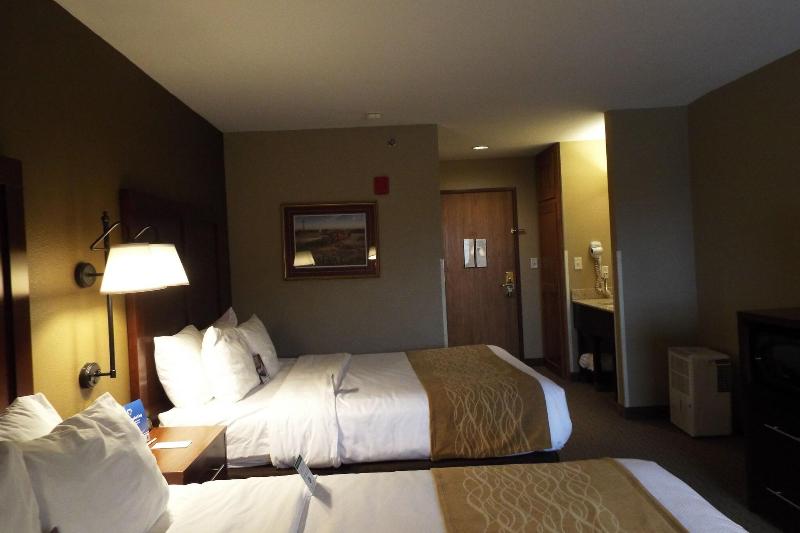 Comfort Inn Warrensburg Station image