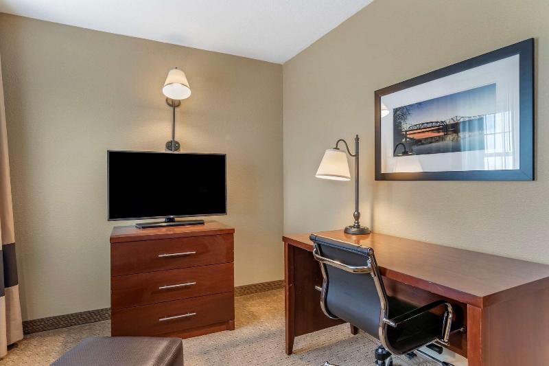 Comfort Inn Warrensburg Station image