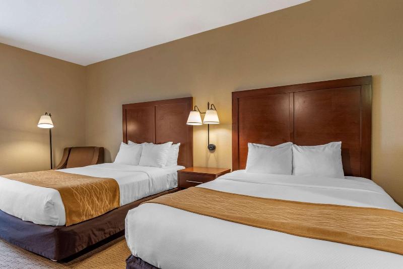 Comfort Inn Warrensburg Station image