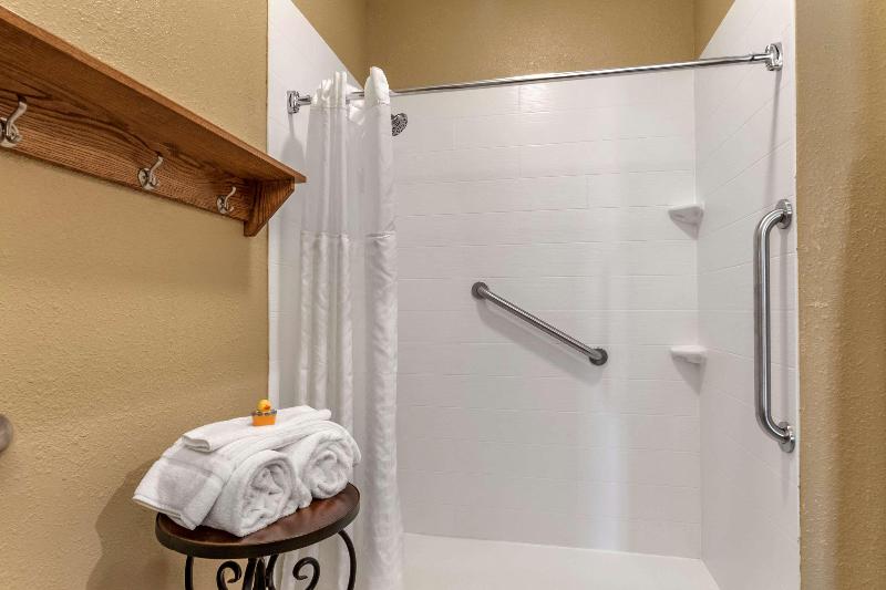 Comfort Inn Warrensburg Station image