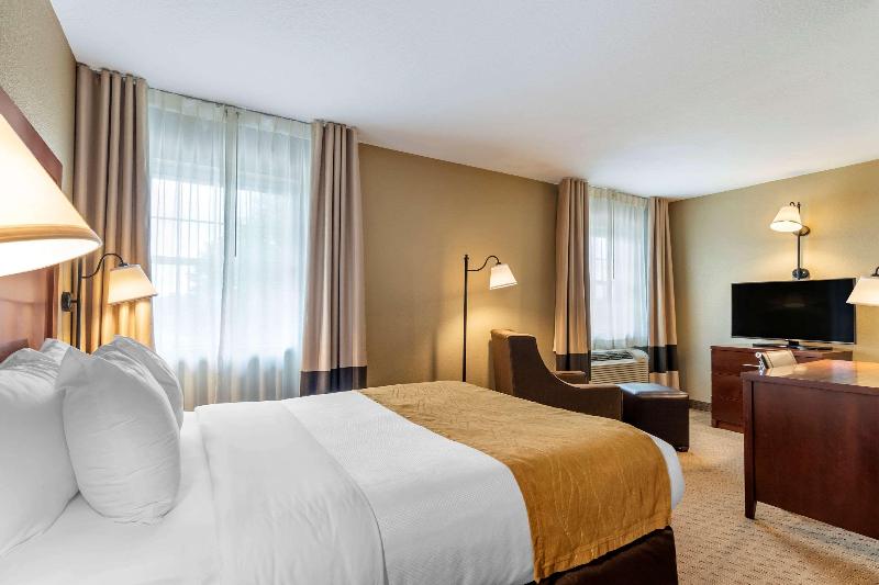 Comfort Inn Warrensburg Station image