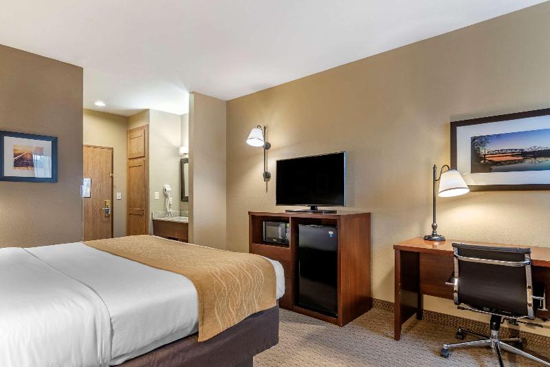 Comfort Inn Warrensburg Station image
