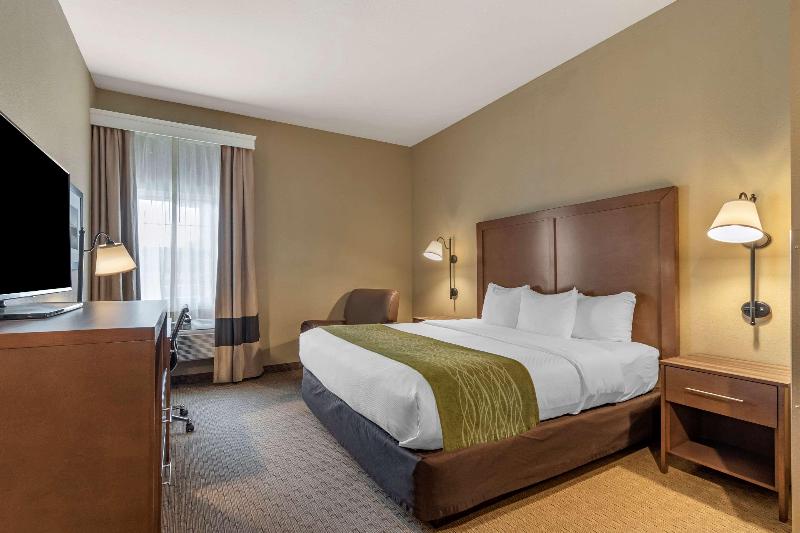 Comfort Inn Warrensburg Station image