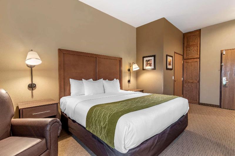 Comfort Inn Warrensburg Station image