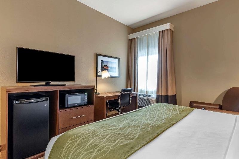 Comfort Inn Warrensburg Station image