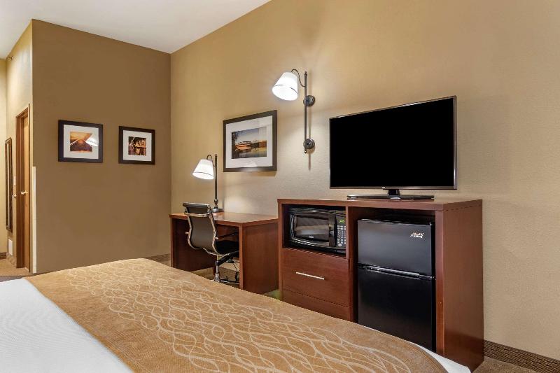 Comfort Inn Warrensburg Station image
