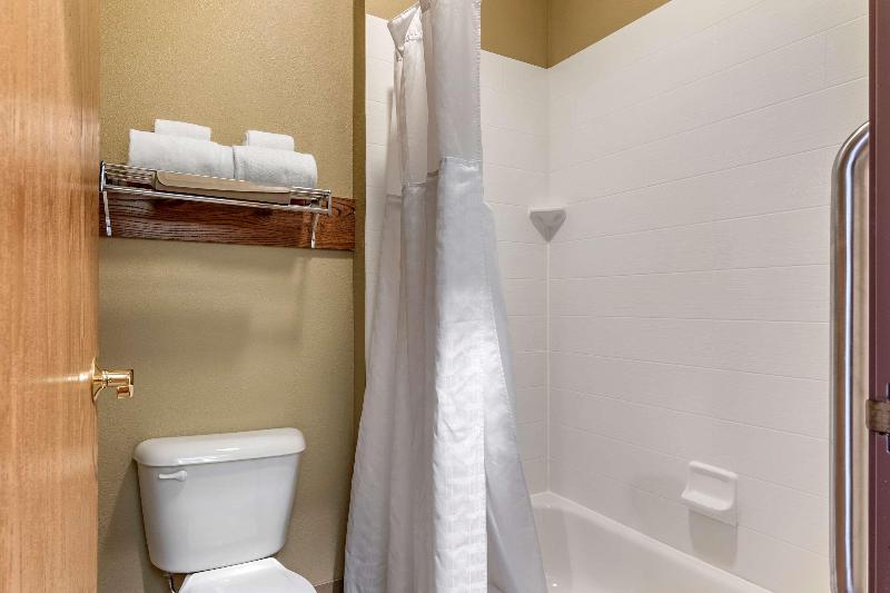 Comfort Inn Warrensburg Station image