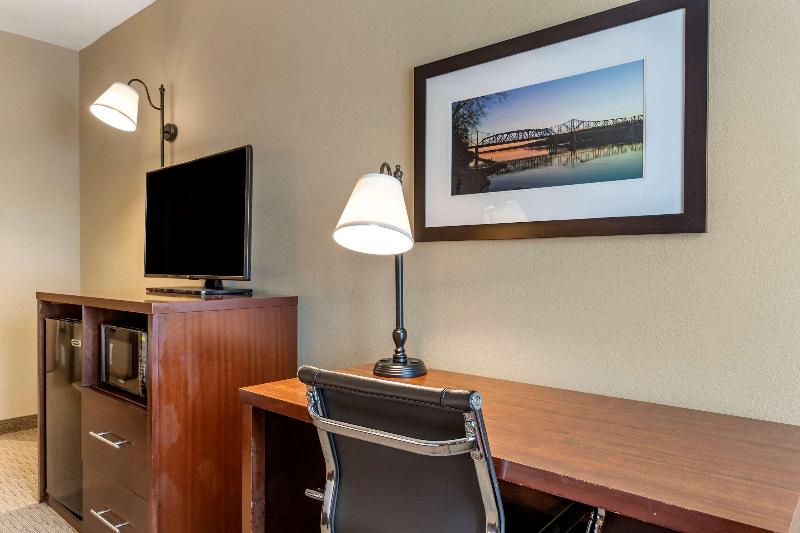 Comfort Inn Warrensburg Station image