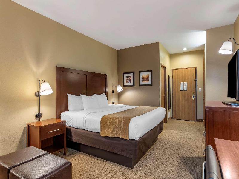 Comfort Inn Warrensburg Station image