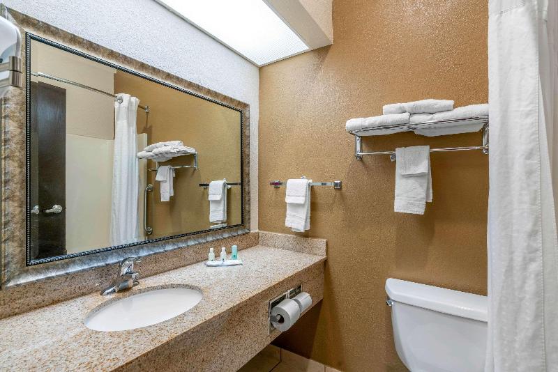 Quality Inn & Suites Jefferson City image