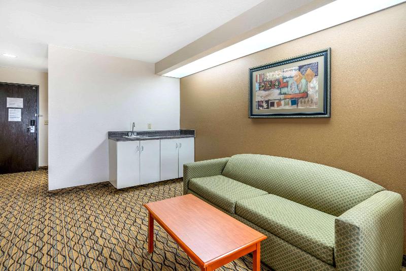 Quality Inn & Suites Jefferson City image