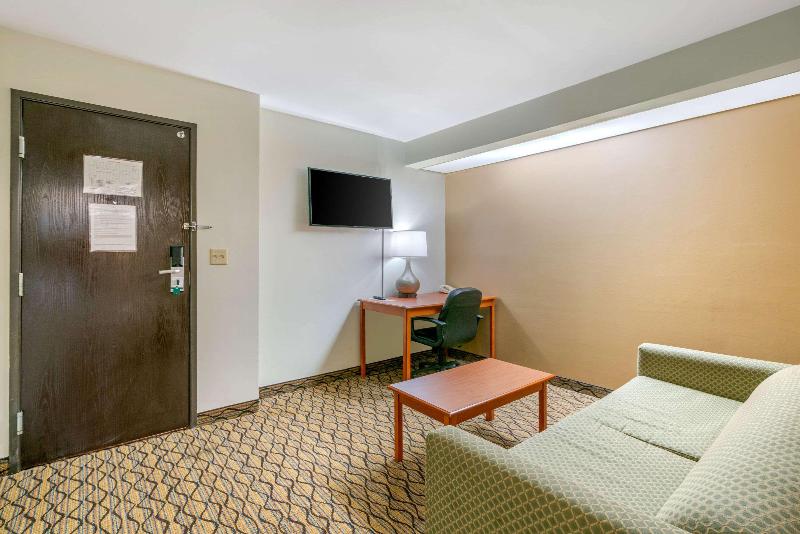 Quality Inn & Suites Jefferson City image