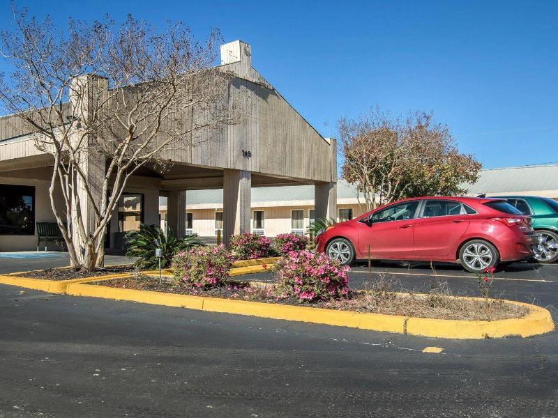 Rodeway Inn & Suites image
