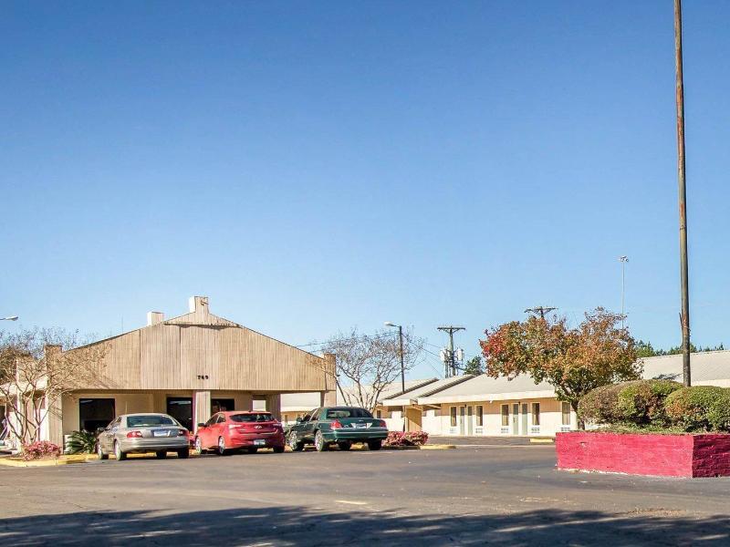 Rodeway Inn & Suites image