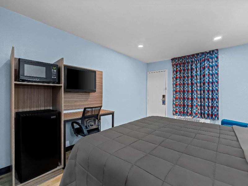 Rodeway Inn & Suites image