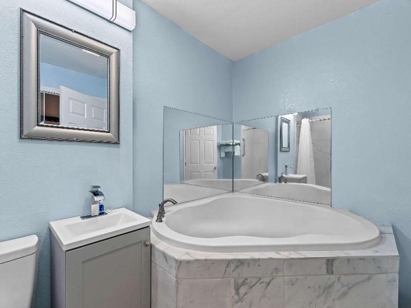 Rodeway Inn & Suites image