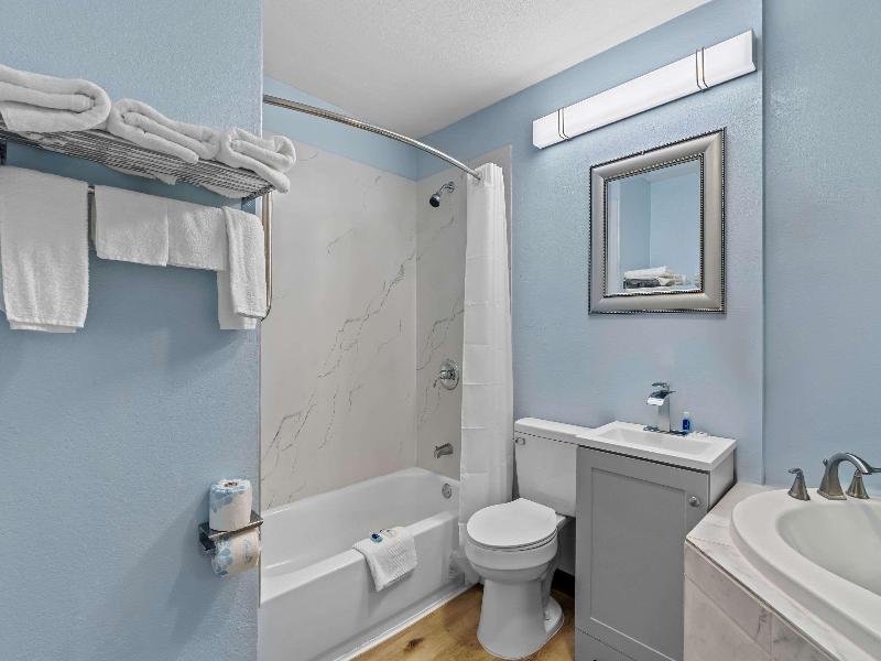 Rodeway Inn & Suites image