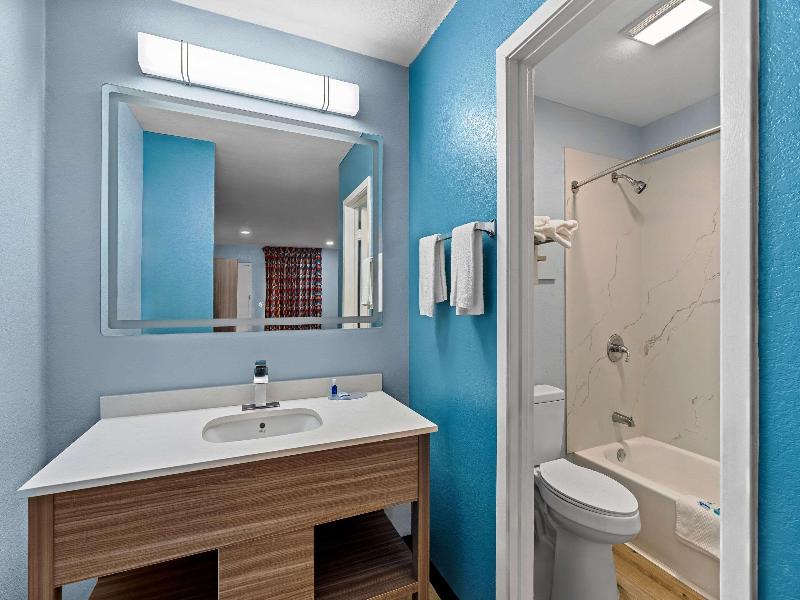 Rodeway Inn & Suites image