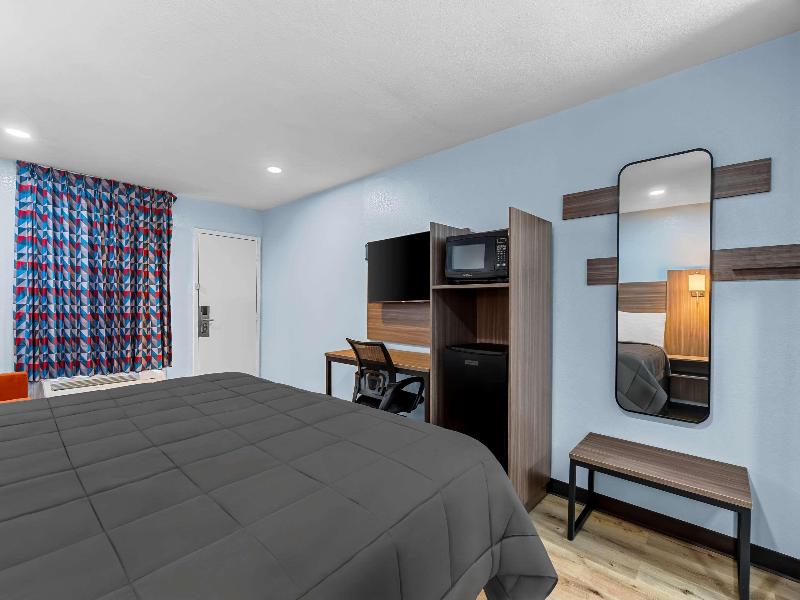 Rodeway Inn & Suites image