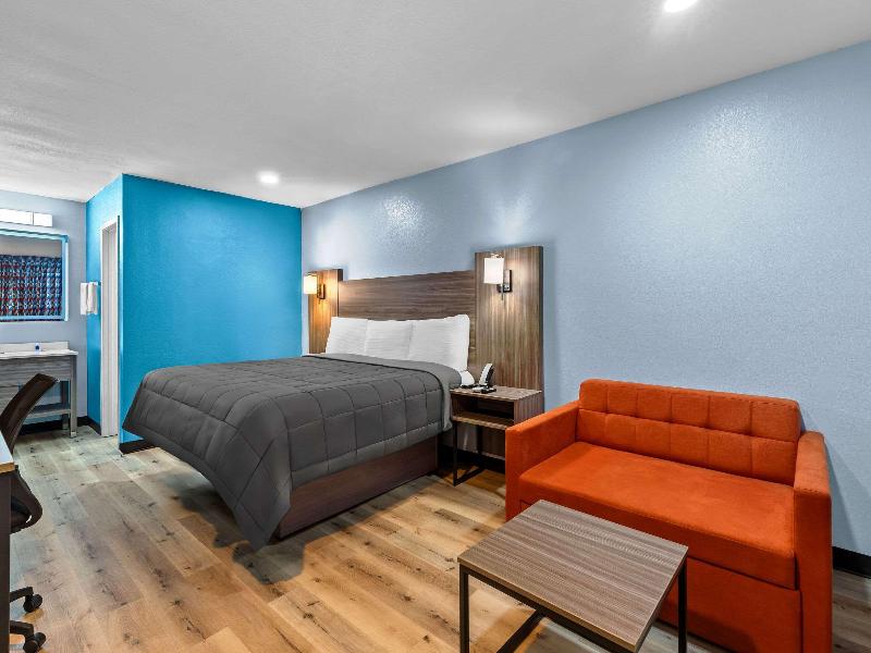 Rodeway Inn & Suites image