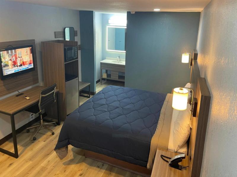 Rodeway Inn & Suites image